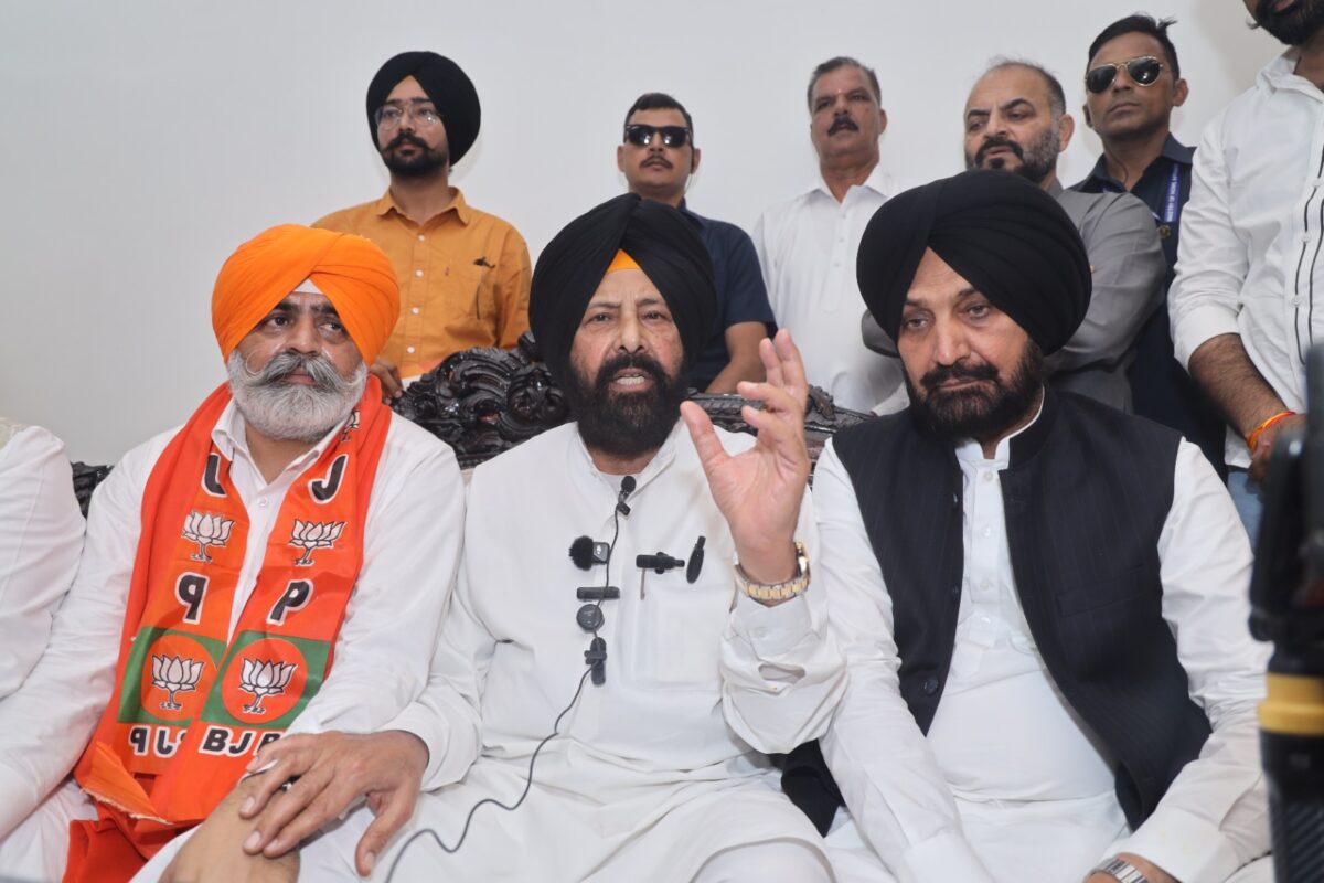 ਕੇਵਲ ਸਿੰਘ ਢਿੱਲੋਂ ਦੀ ਅਗਵਾਈ ‘ਤੇ ਚੌਧਰੀ ਸ਼ਿਆਮ ਲਾਲ ਗੁੱਜਰ ਬੀਜੇਪੀ ‘ਚ ਸ਼ਾਮਲ