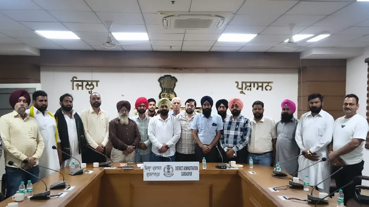 ਜ਼ਿਲ੍ਹਾ ਗੁਰਦਾਸਪੁਰ ਵਿੱਚ ਆਮ ਆਦਮੀ ਪਾਰਟੀ ਦੇ ਸੰਗਠਨ ਨੂੰ ਹੋਰ ਮਜ਼ਬੂਤ ਕਰਨ ਲਈ ਵੈਲਫੇਅਰ ਬੋਰਡਾਂ ਦੇ ਚੇਅਰਮੈਨਾਂ ਨਾਲ ਅਹਿਮ ਮੀਟਿੰਗ